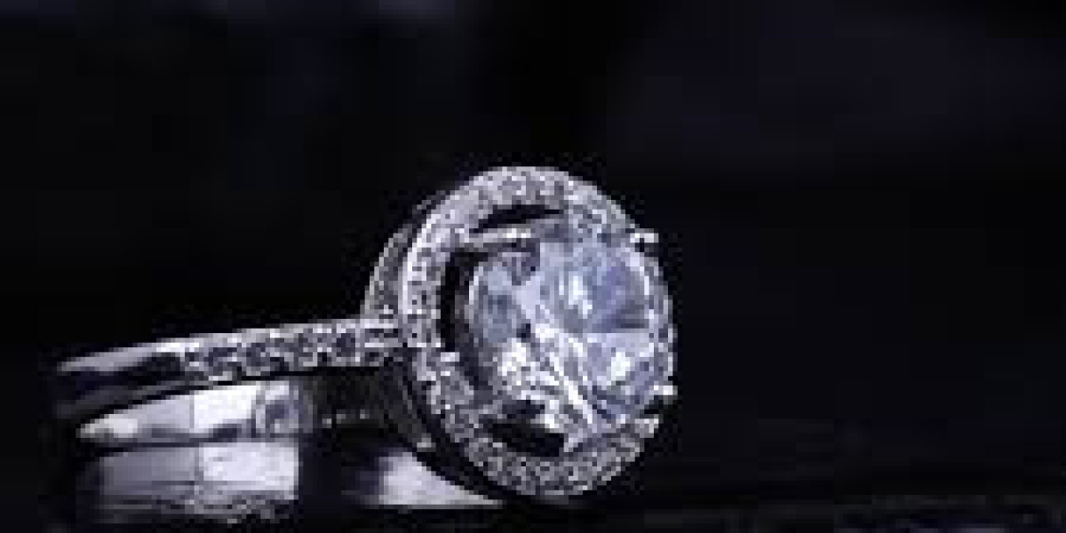 Best Diamond Ring Cuts for Maximum Sparkle