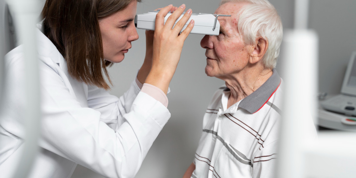 What are the symptoms and causes of glaucoma