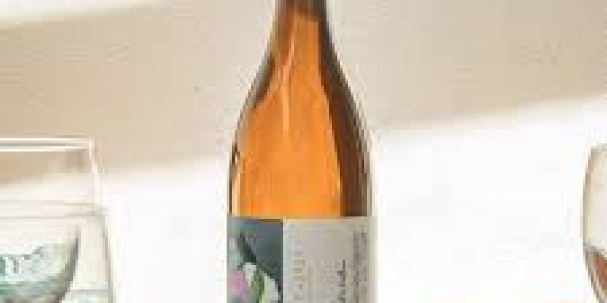 Exploring the World of Organic Wine: Taste, Sustainability, and a Health-Conscious Choice